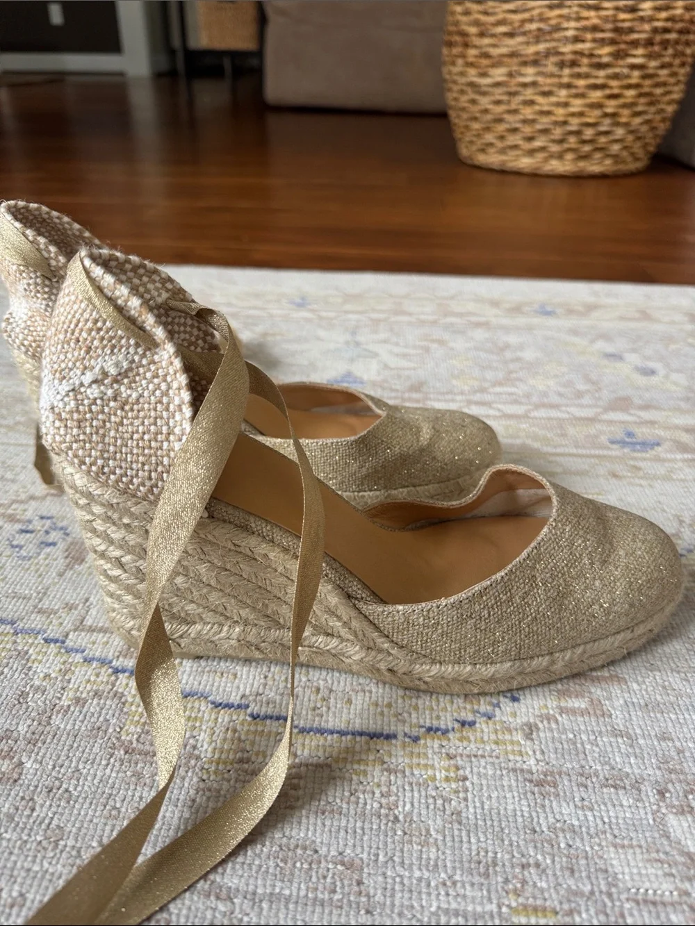 Tuckernuck carina wedges